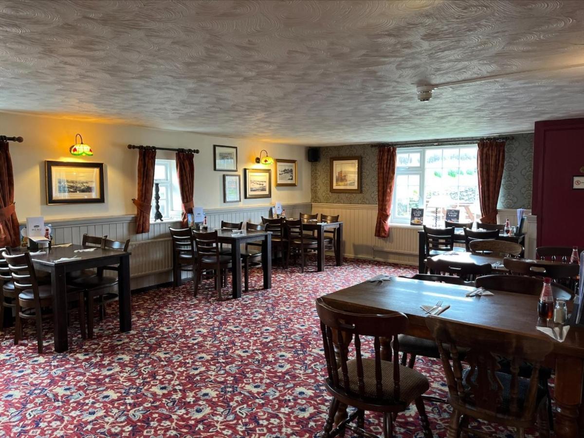 Savoy Country Inn St Clears Exterior foto